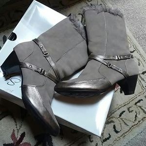 Soft style taupe boots with heel 10M
